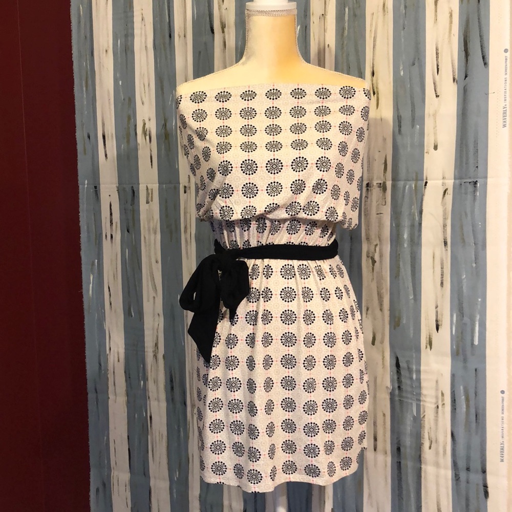 Stunning White House Black Market Strapless Dress